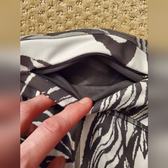 lululemon athletica Black and White Patterned Leggings - Picture 7 of 7